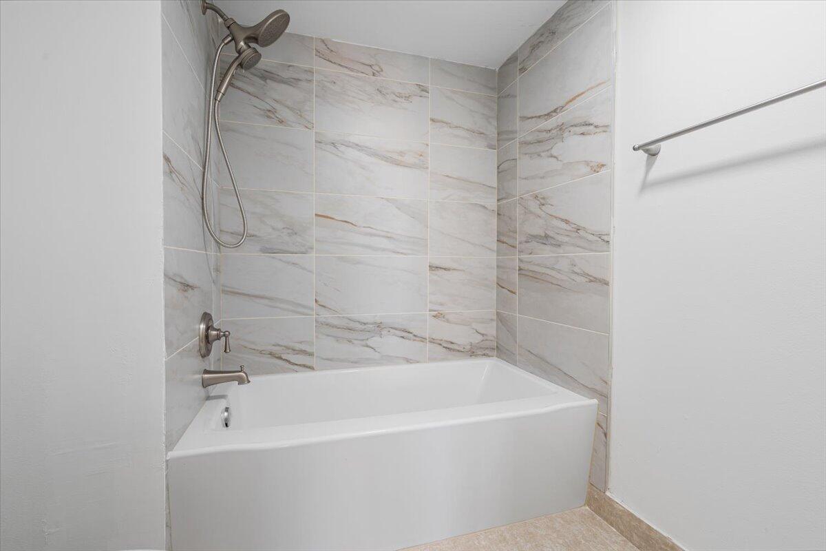 HIDDEN HARBOUR OF THE PALM BEACHES - Residential