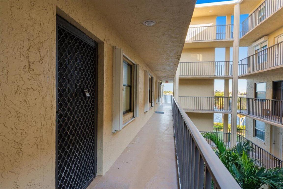 HIDDEN HARBOUR OF THE PALM BEACHES - Residential