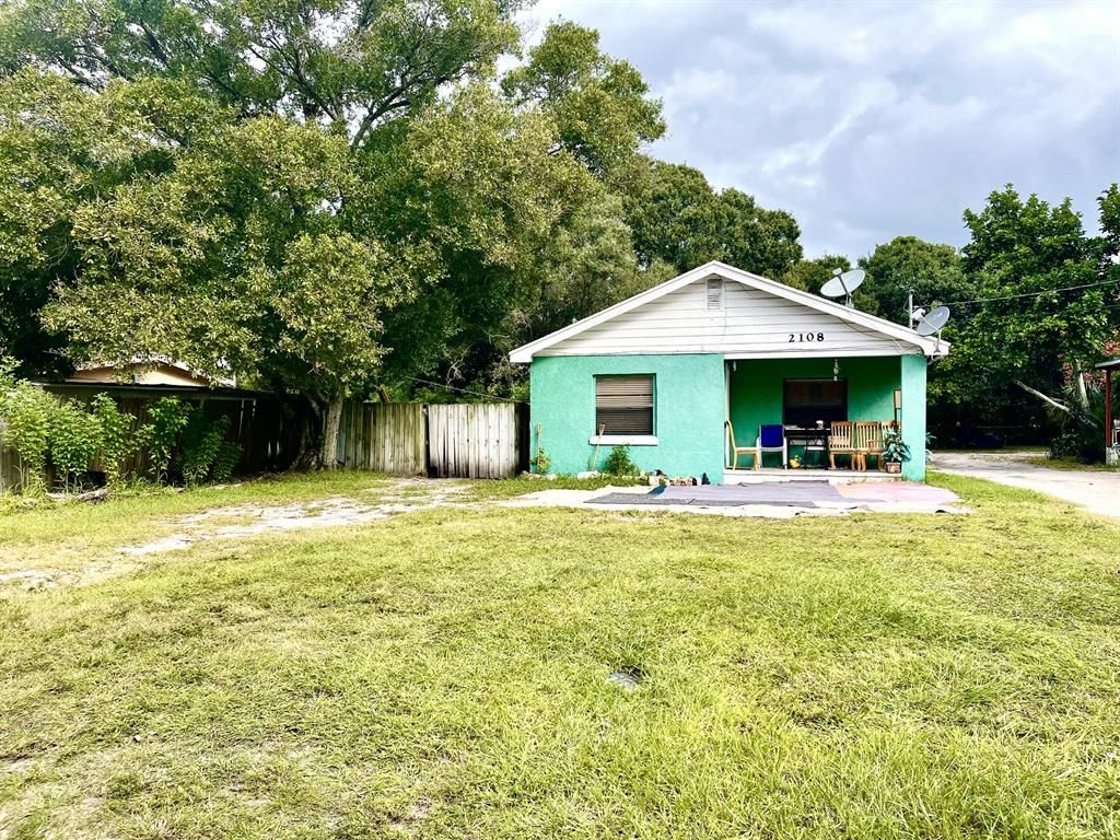 Photo of 2108 Florida Ave, Fort Pierce, FL 34950 (MLS # R10752533)