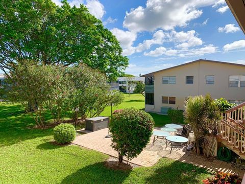 Tiny photo for 123 Canterbury E, West Palm Beach, FL 33417 (MLS # B26036712)