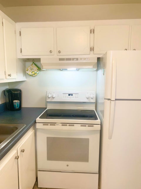 Tiny photo for 123 Canterbury E, West Palm Beach, FL 33417 (MLS # B26036712)