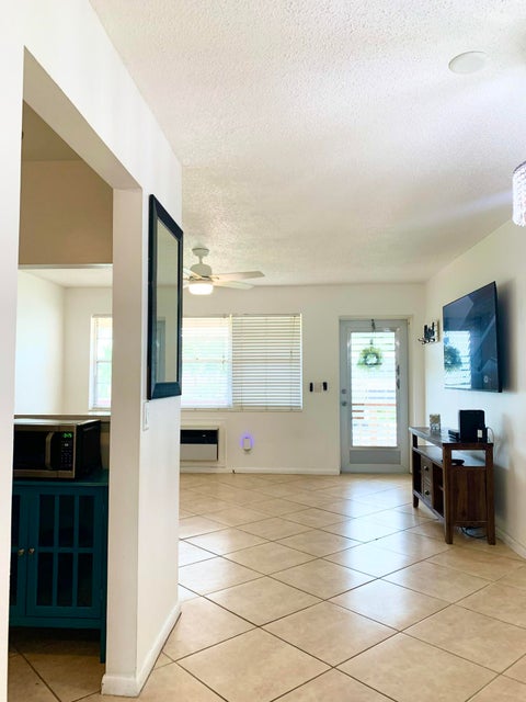 Tiny photo for 123 Canterbury E, West Palm Beach, FL 33417 (MLS # B26036712)