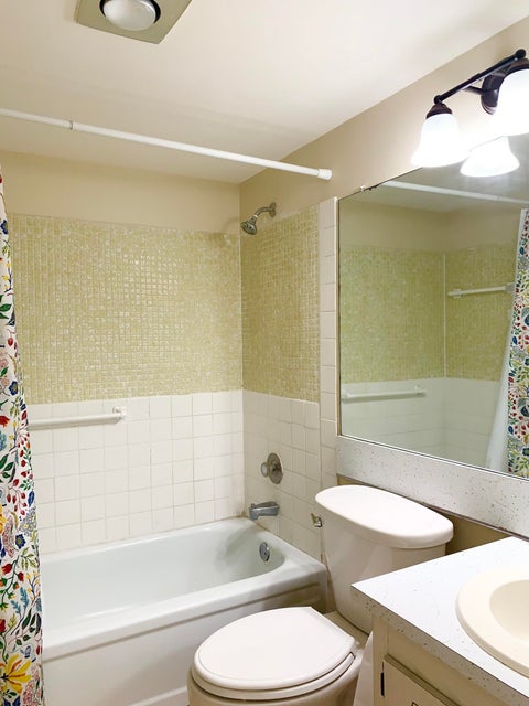 Tiny photo for 123 Canterbury E, West Palm Beach, FL 33417 (MLS # B26036712)