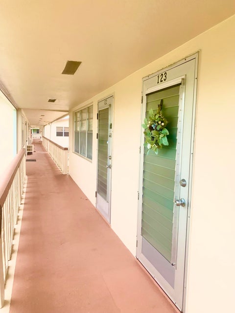 Tiny photo for 123 Canterbury E, West Palm Beach, FL 33417 (MLS # B26036712)