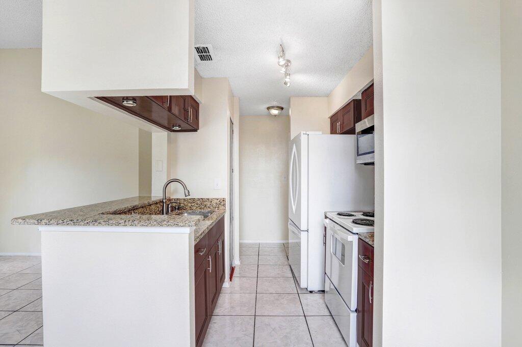 8702 Mallard Reserve Drive 202