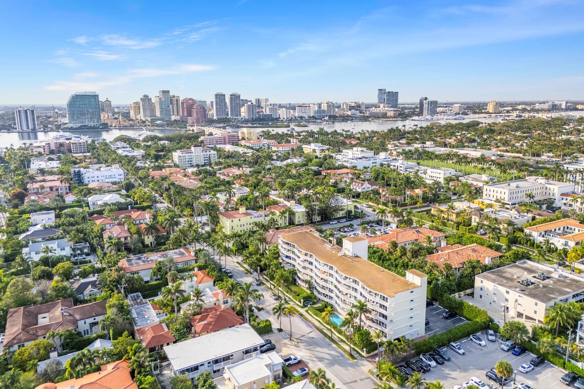MELBORNE HOUSE CONDO - Residential