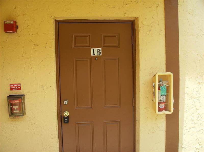 NEW TO MARKET TENANT JUST VACATED. BEAUTIFUL AND SPACIOUS 2 BEDROOM 2 BATH CONDO IN STONEBRIDGE COMMUNITY. TENANT NEEDS HOA APPROVAL PRIOR TO OCCUPANCY.