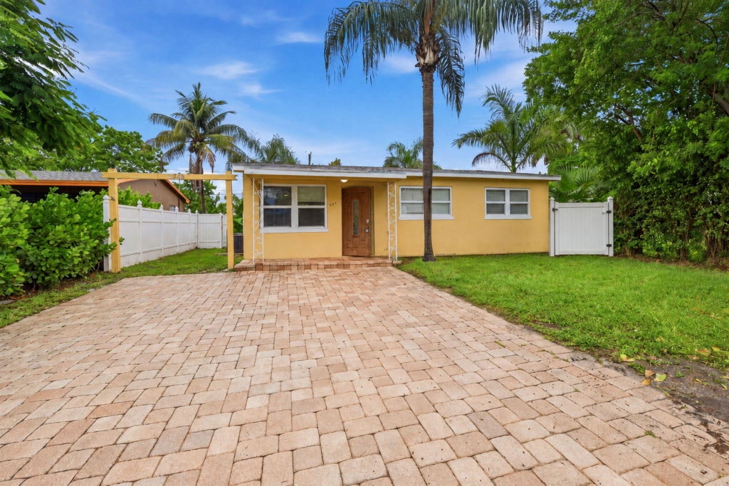 Photo of 939 CHARLES Street, West Palm Beach, FL 33401 (MLS # B26061559)