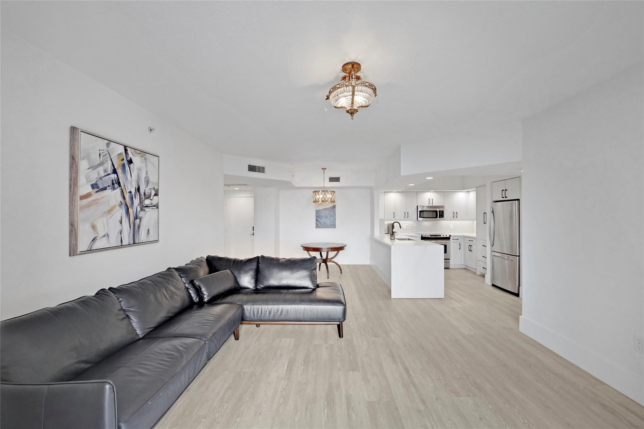 110 N Federal Highway 715