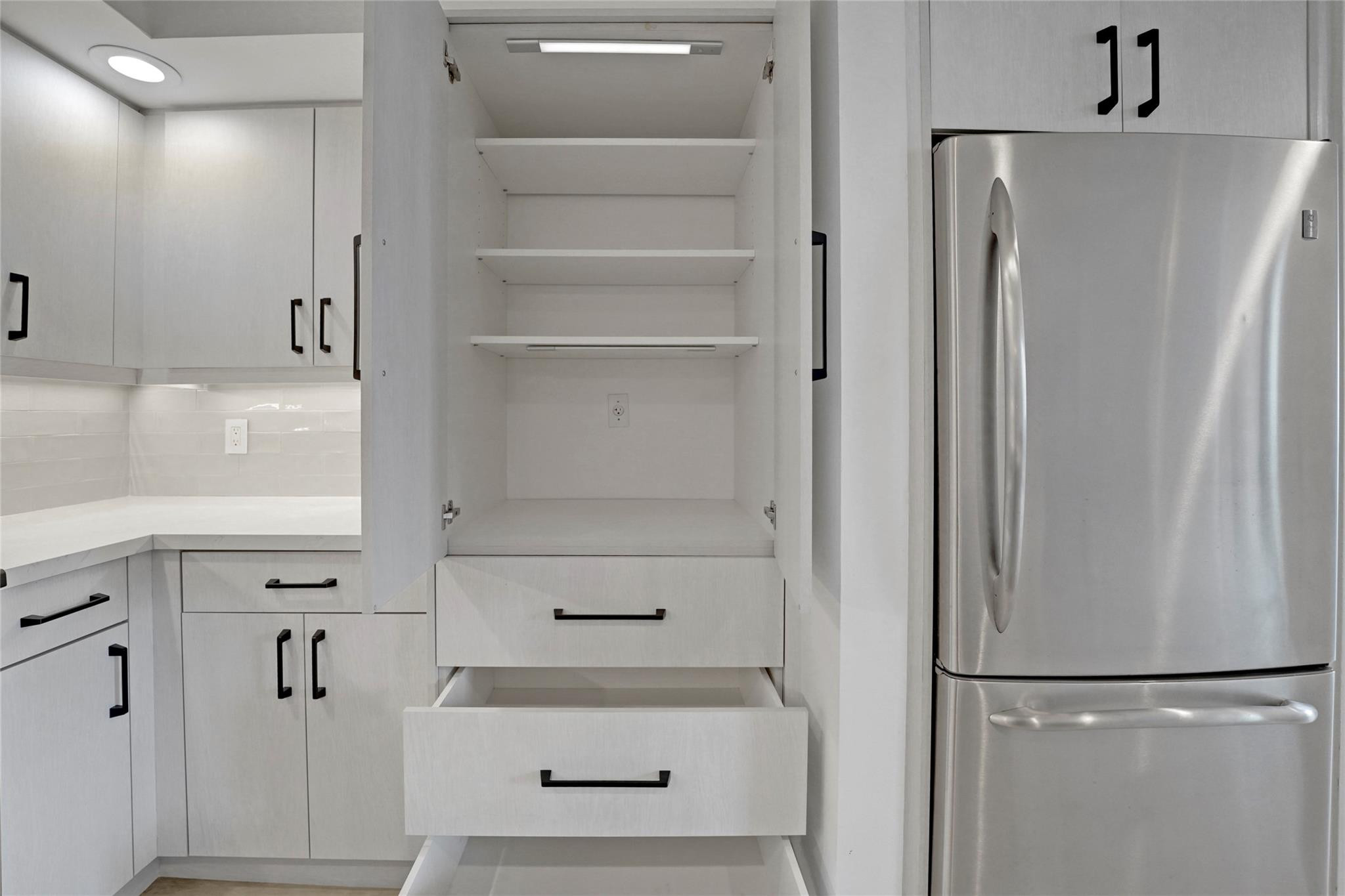 110 N Federal Highway 715