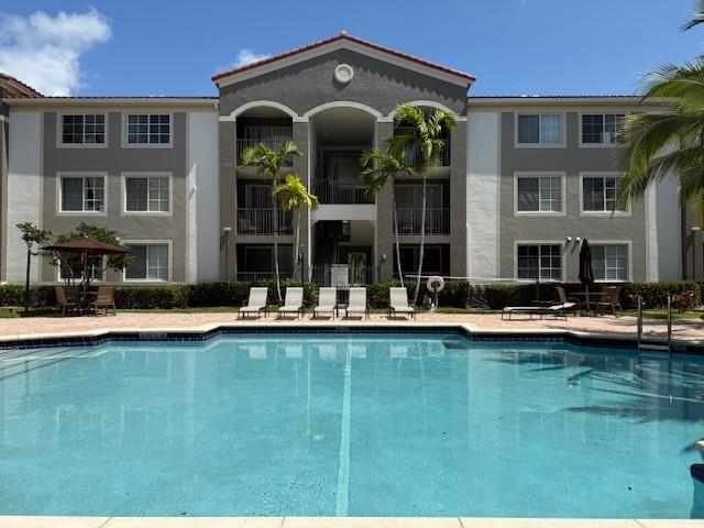 3-Bedroom 2-bath condo in Gables Court – Vaulted Ceilings, in-unit Washer/Dryer, Pet-Friendly & Move-in-Ready! Welcome to Gables Court, a well-maintained gated condo community nestled in the heart of Miami! This spacious 3-bedroom, 2-bathroom top-floor unit offers soaring vaulted ceilings, giving the space an open and airy feel. Perfect for students, professionals, or investors, this residence is in close proximity to the University of Miami, major highways, shopping & restaurants. Small pets are welcome, making it a great option for animal lovers. The HOA includes cable TV & internet. Community amenities include racquetball court, pool, gym,BBQ & clubhouse. Whether you're heading to class, work, or a night out, you're never far from where you want to be. A rare find in this location!