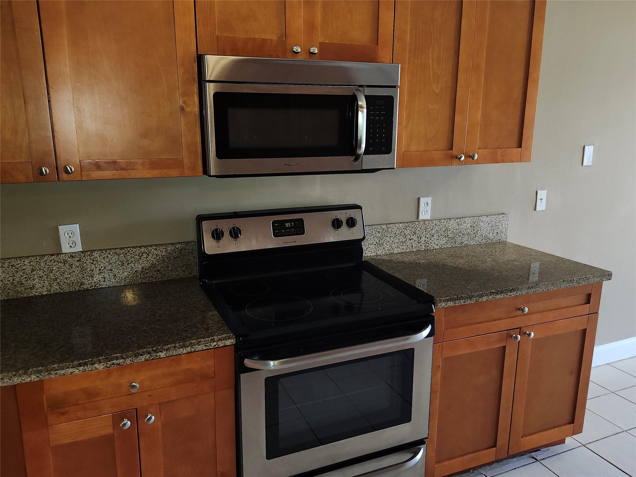 REFLECTIONS - Residential Lease