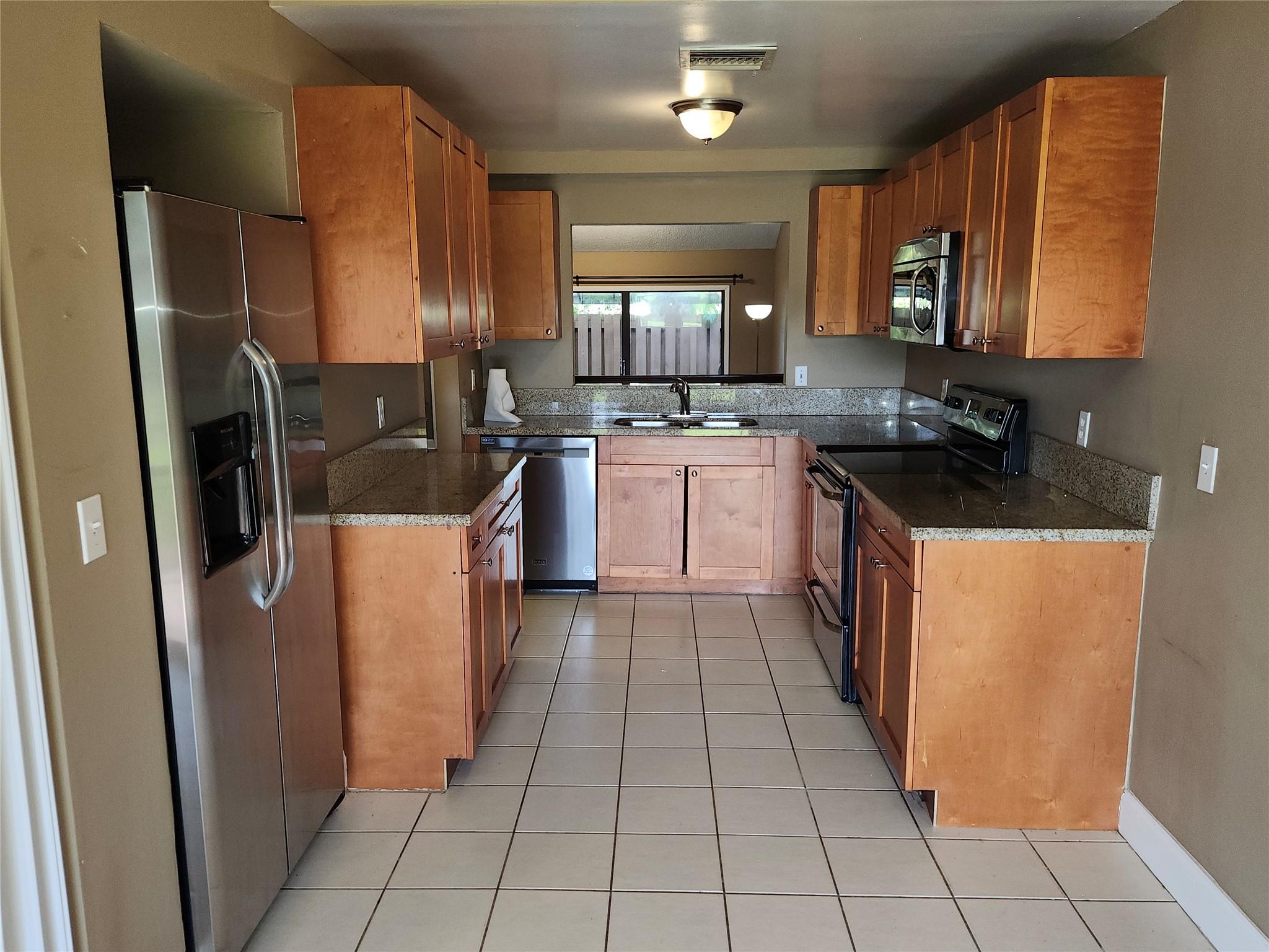 REFLECTIONS - Residential Lease