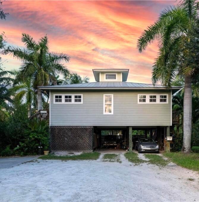 Discover 201 SW 6th St in ''Historic Downtown Stuart''. Situated in the heart of the Stuart ''CRA'' (Community Redevelopment Agency). With 206 lineal feet of waterfront and Zoned B-2 with so many allowed permitted possibilities...yoga studio, family daycare, business & residence in same building, hotel/motel, adult/child care center, religious institution, massage therapy, medical office, bed & breakfast, vacation by owner, boat sales & service, health spa, microbrewery, veterinarian, medical marijuana dispensary, and so much more. Property has a Key West feel with mature Florida foliage. There is an elevated Key West style property currently be used for 2 Dr's offices.