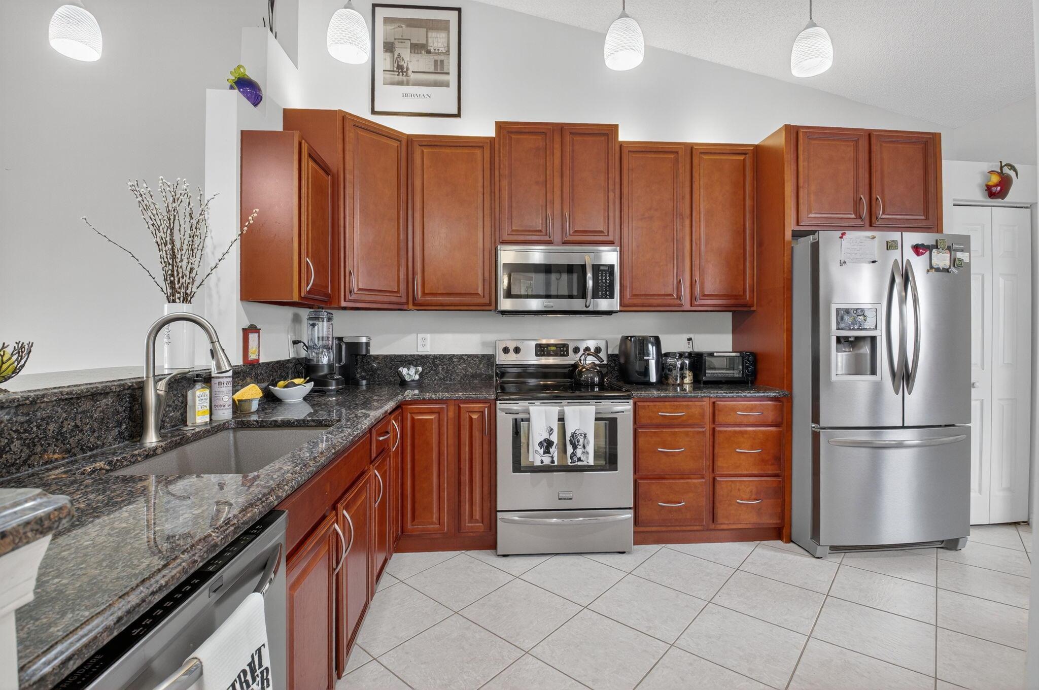 6108 Floral Lakes Drive