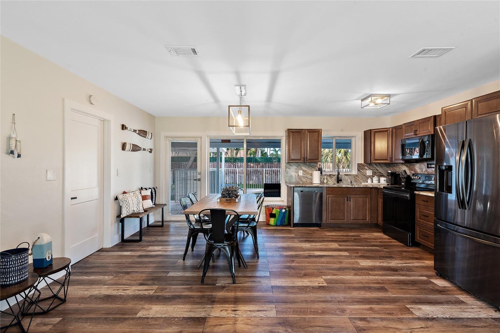 Photo of 2233 SE 13th St, Pompano Beach, FL 33062 (MLS # F10411114)