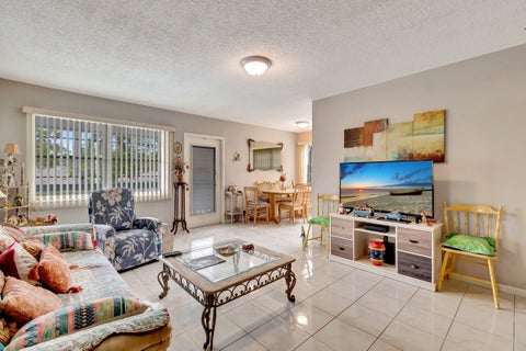 Tiny photo for 51 Ventnor C, Deerfield Beach, FL 33442 (MLS # R11166982)