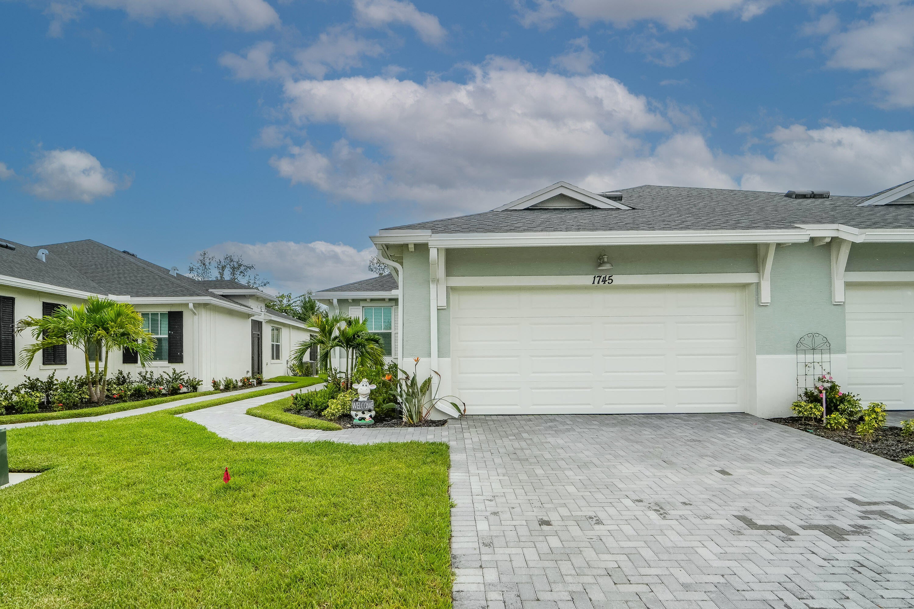 View photos, virtual tours, details... 1745 SE CROSSWOOD Way