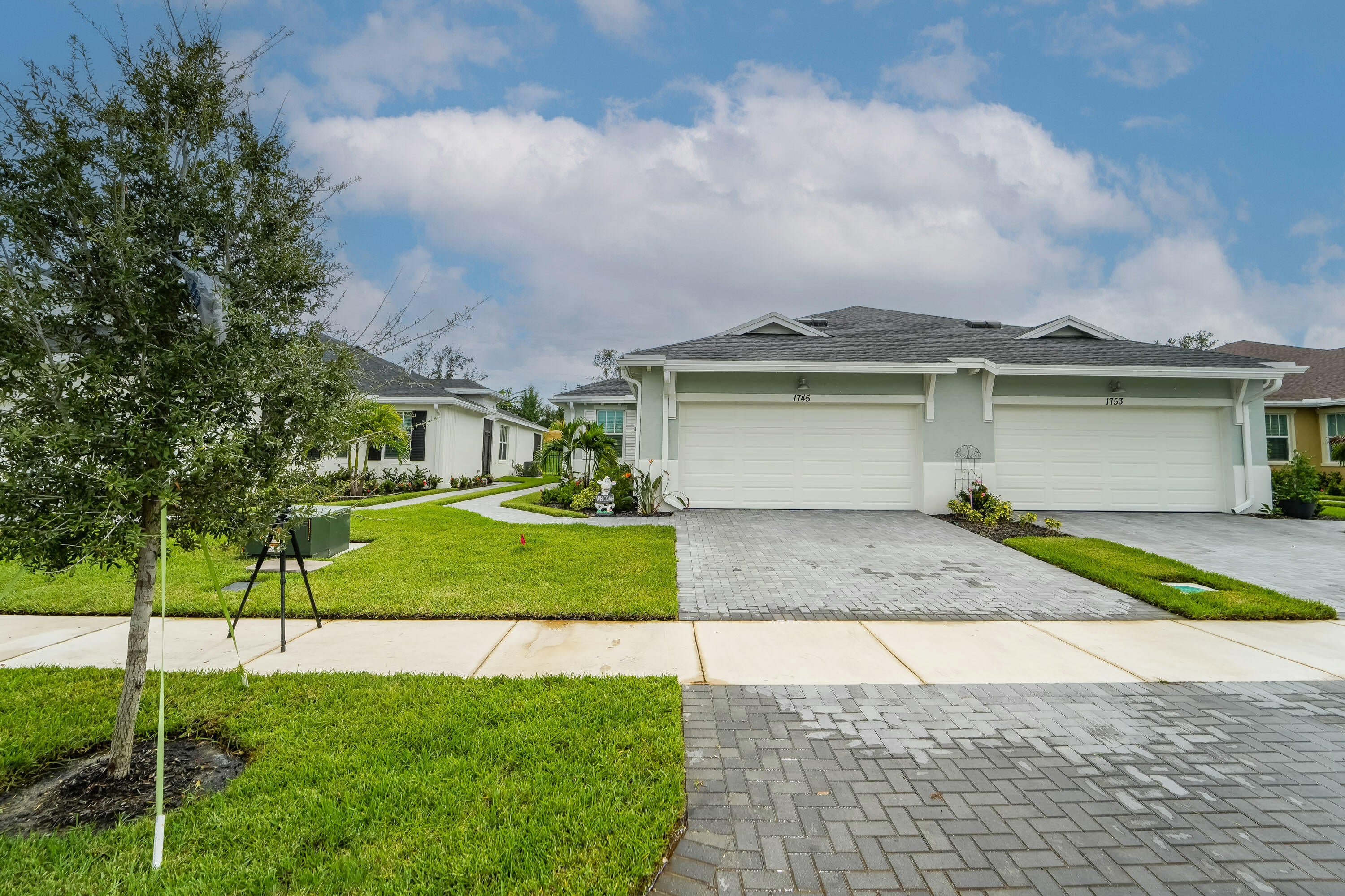 View photos, virtual tours, details... 1745 SE CROSSWOOD Way
