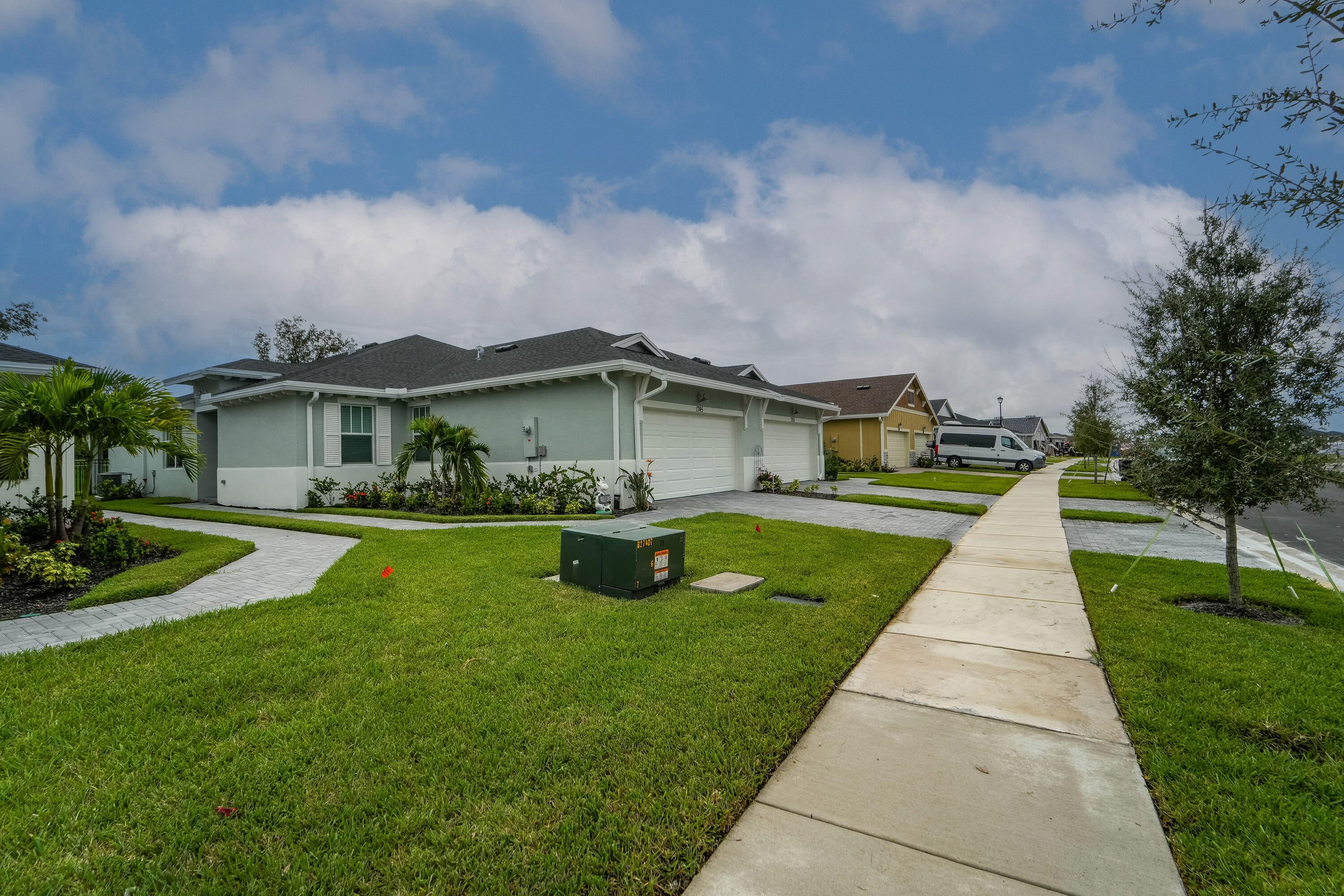 View photos, virtual tours, details... 1745 SE CROSSWOOD Way
