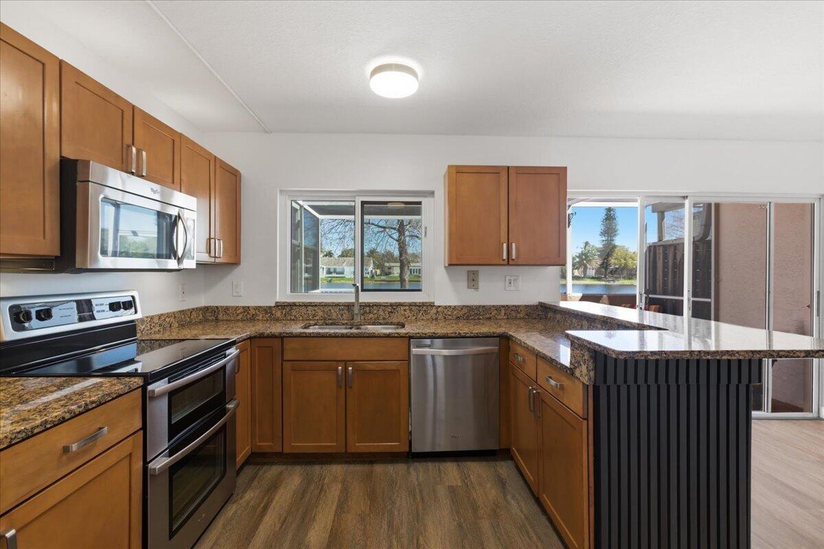 PEMBROKE LAKES SECTION SEVEN - Residential