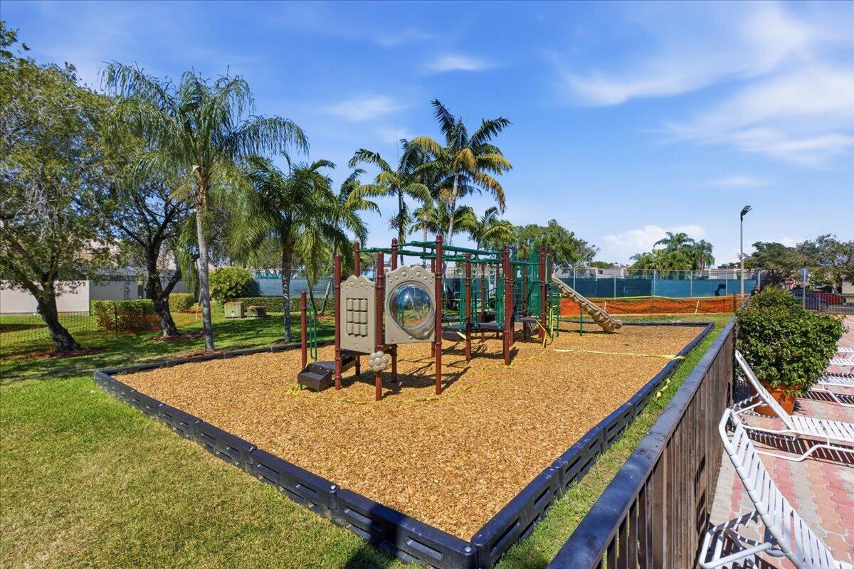 PEMBROKE LAKES SECTION SEVEN - Residential