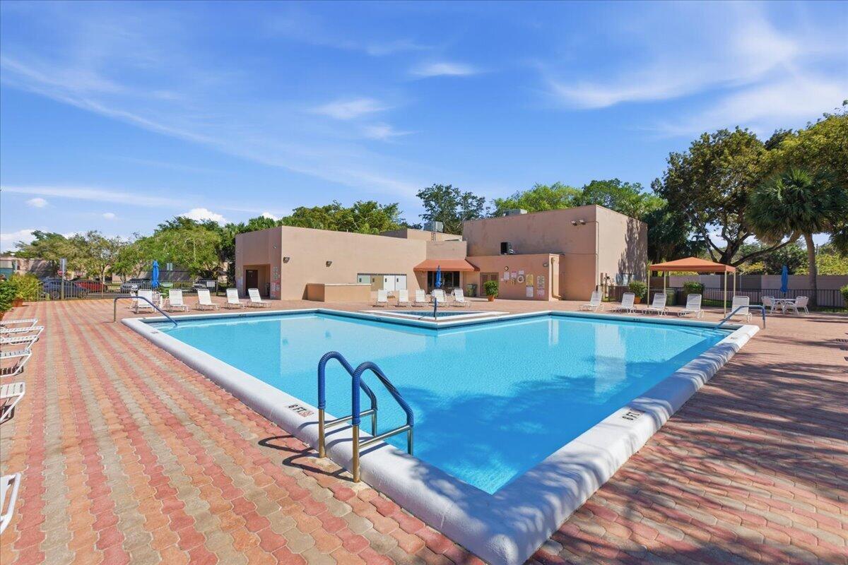 PEMBROKE LAKES SECTION SEVEN - Residential