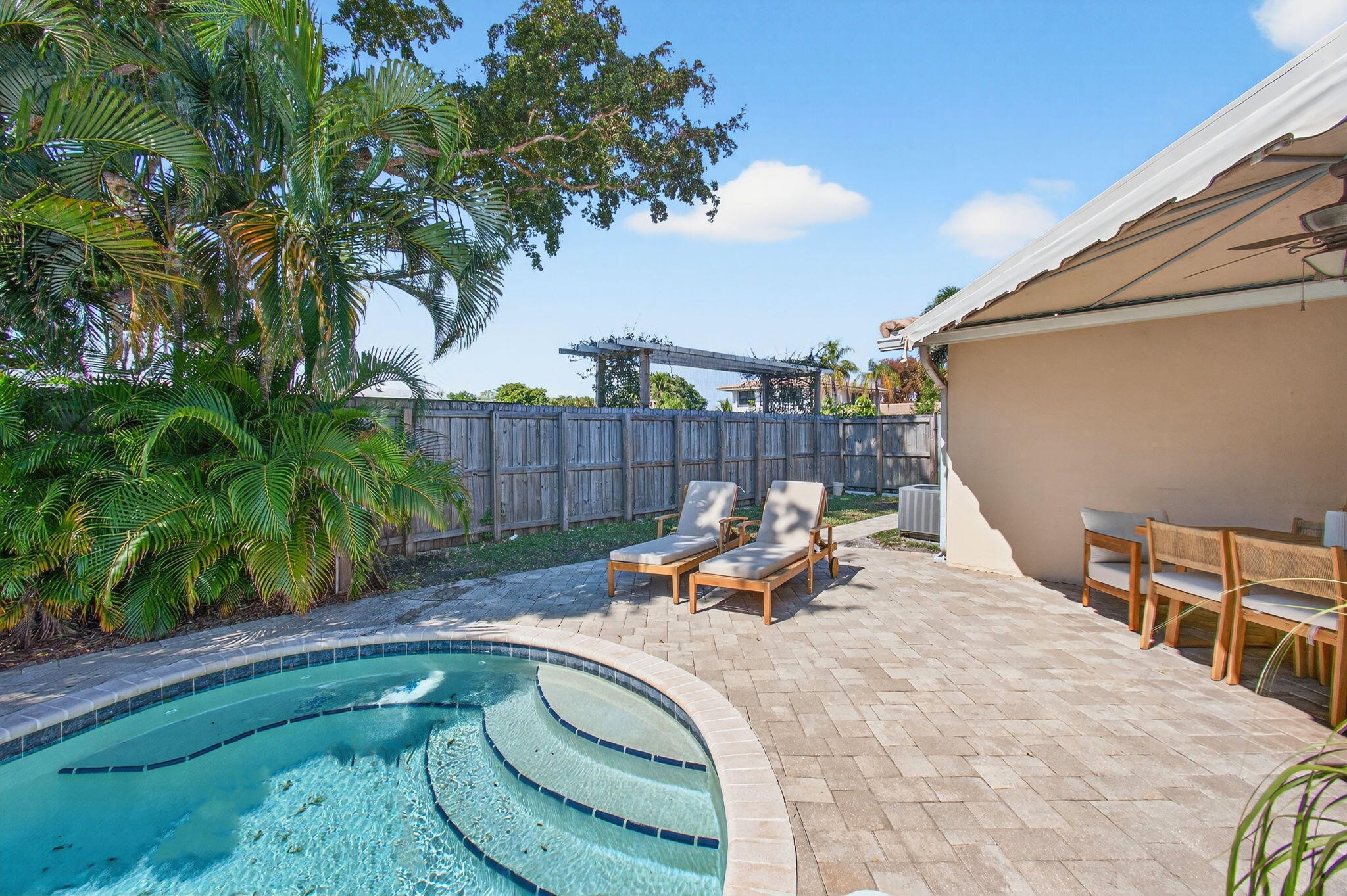 CORAL MANOR THIRD ADD - Residential Lease