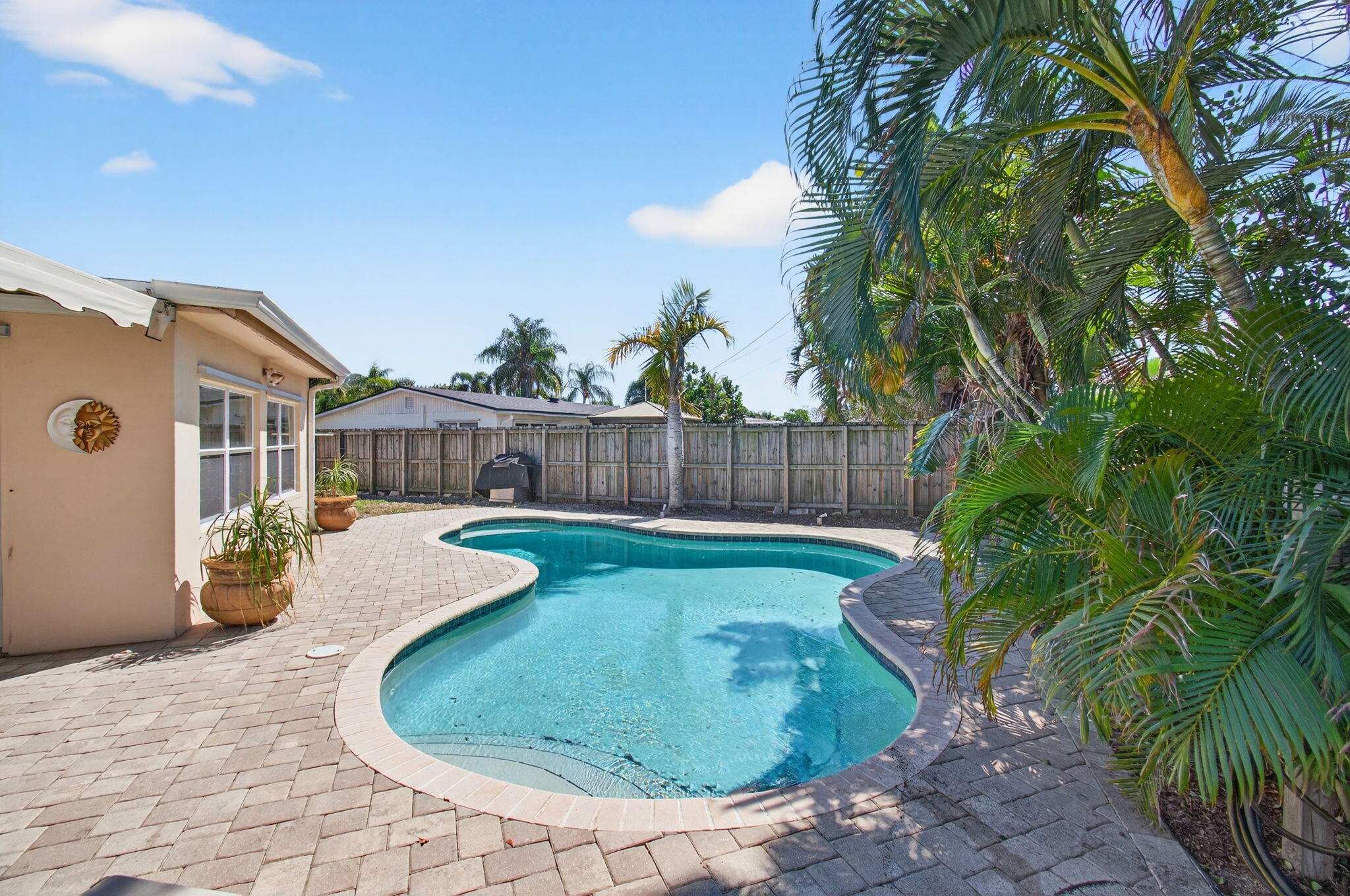 CORAL MANOR THIRD ADD - Residential Lease