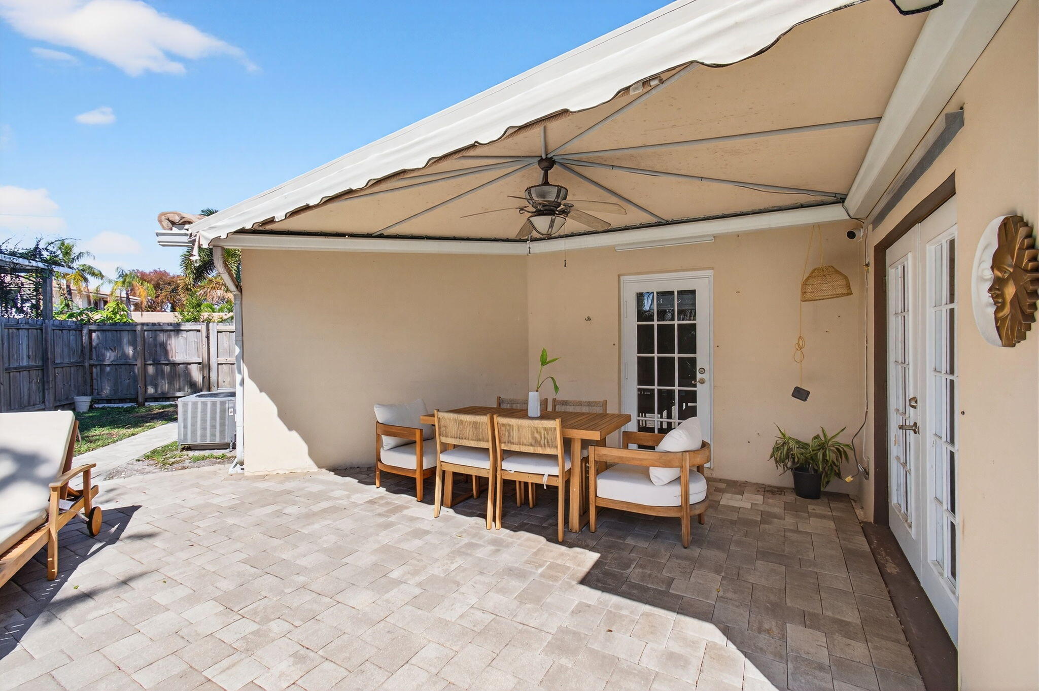 CORAL MANOR THIRD ADD - Residential Lease