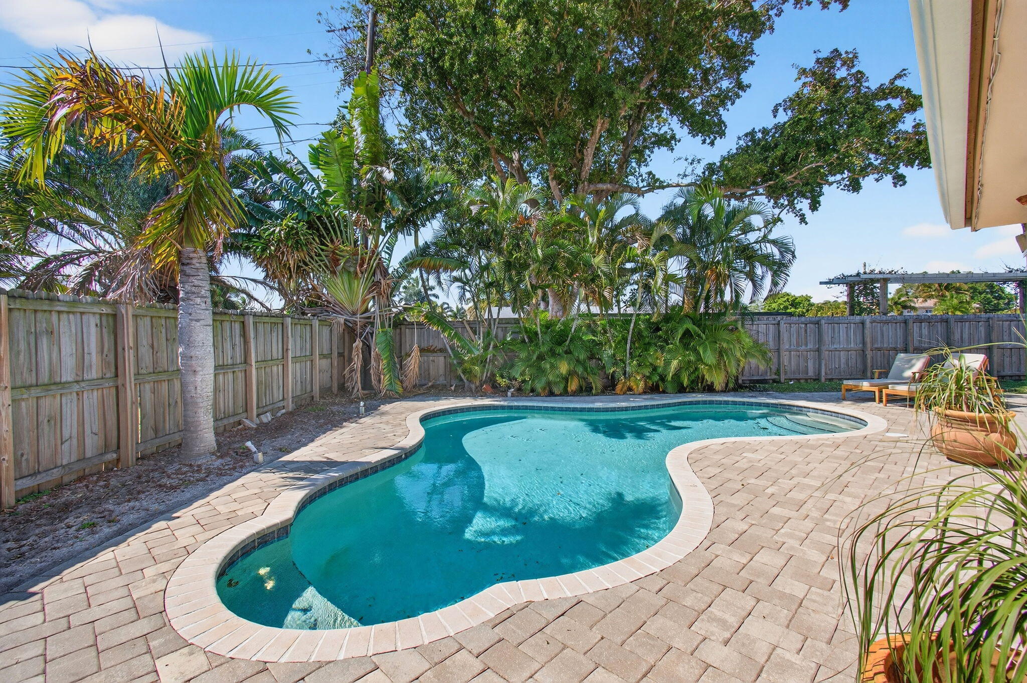 CORAL MANOR THIRD ADD - Residential Lease