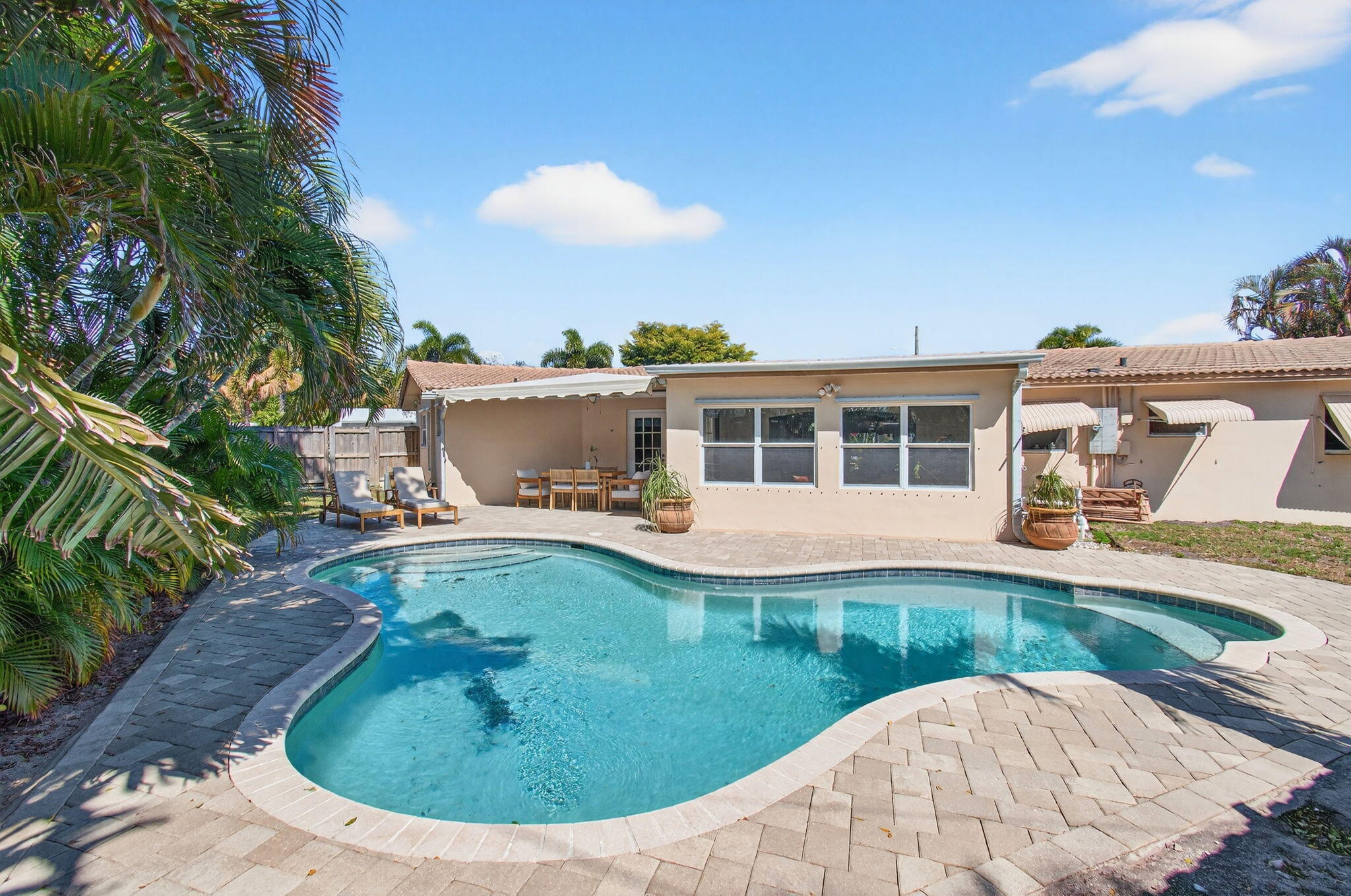 CORAL MANOR THIRD ADD - Residential Lease