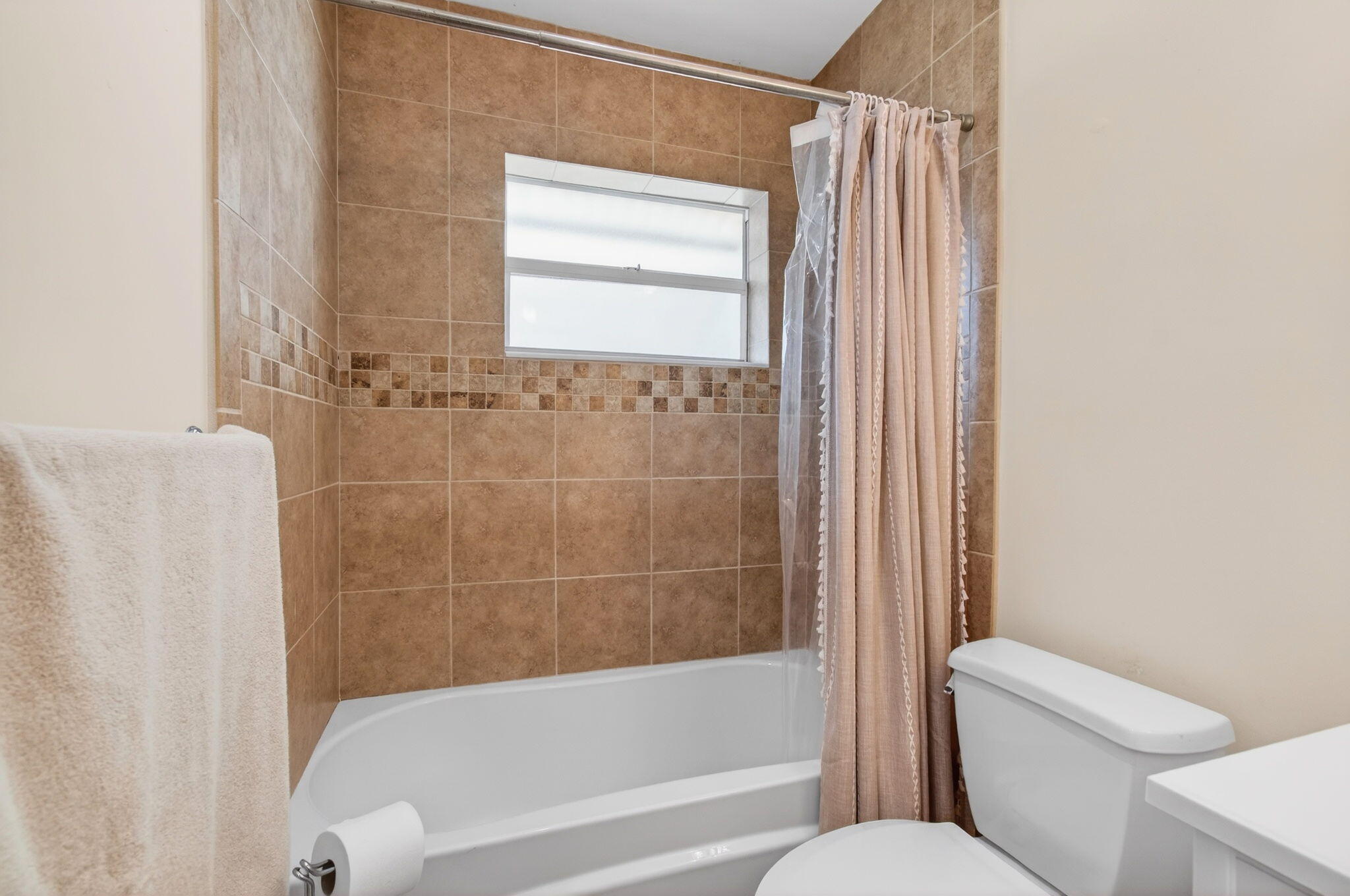 CORAL MANOR THIRD ADD - Residential Lease