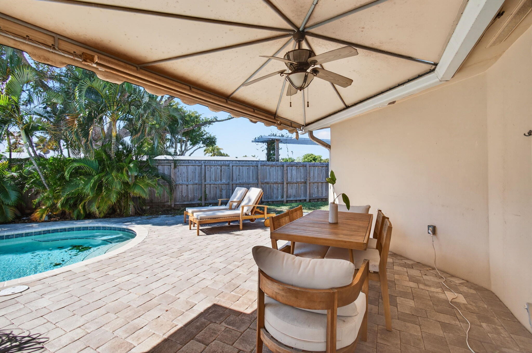 CORAL MANOR THIRD ADD - Residential Lease