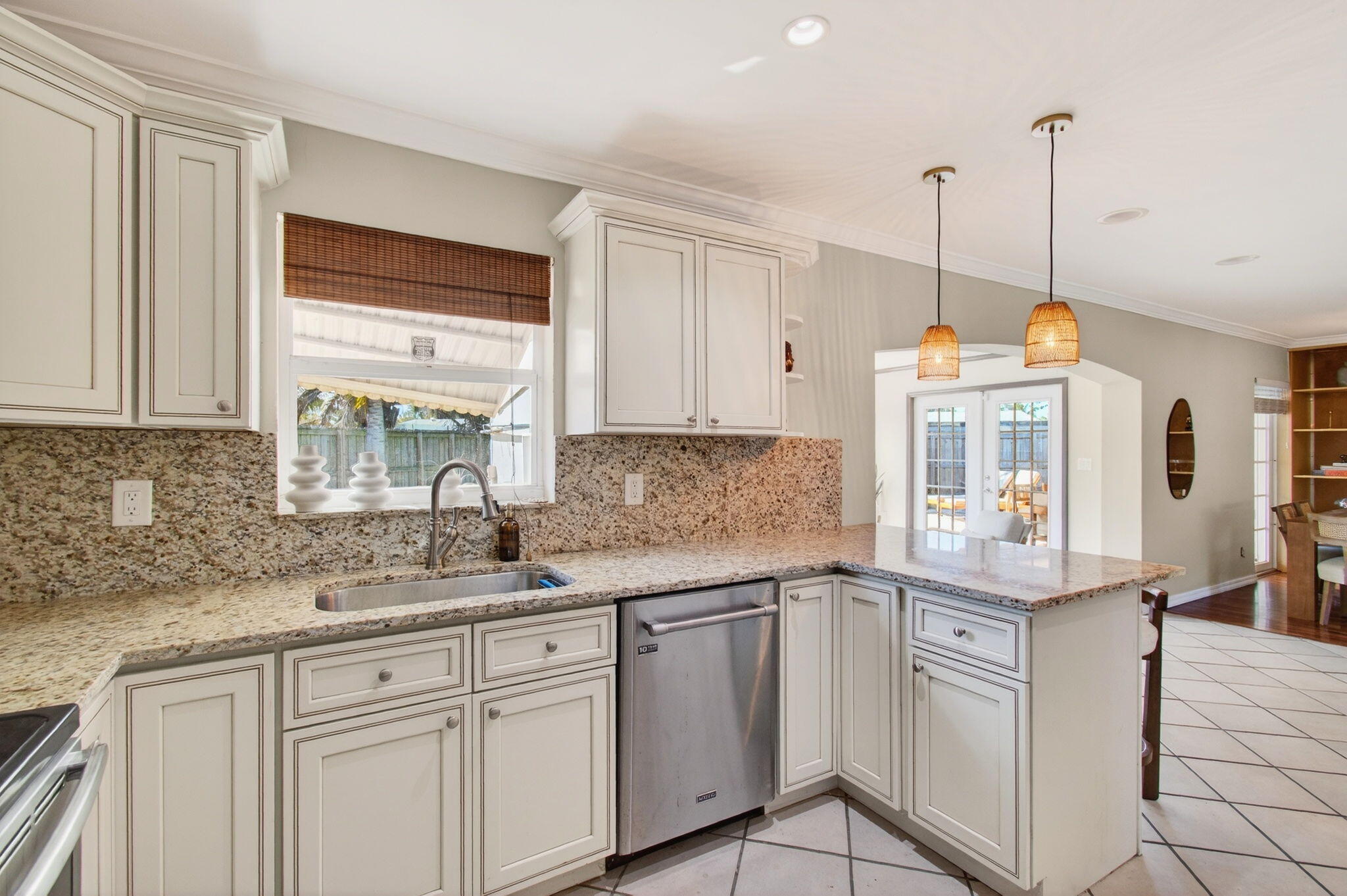 CORAL MANOR THIRD ADD - Residential Lease