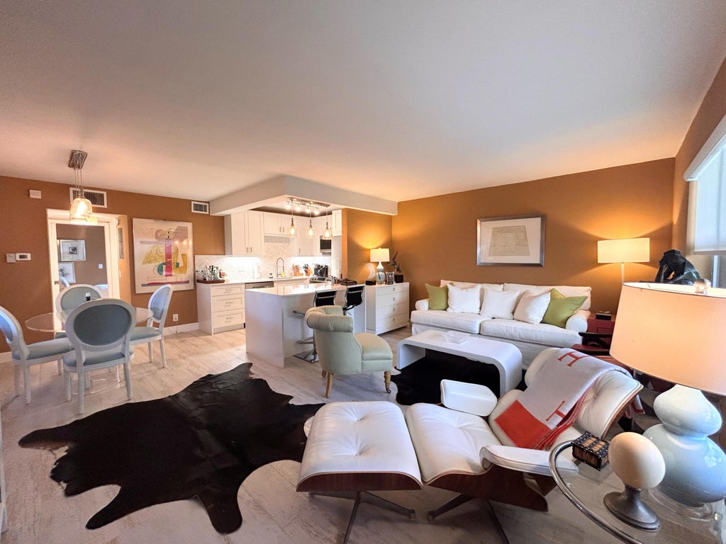 Photo of 210 Horizons E #108, Boynton Beach, FL 33435 (MLS # R11033260)