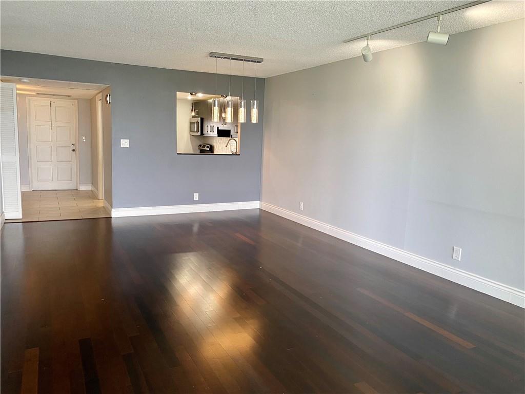 No 22 Palm-Aire Country C - Residential Lease