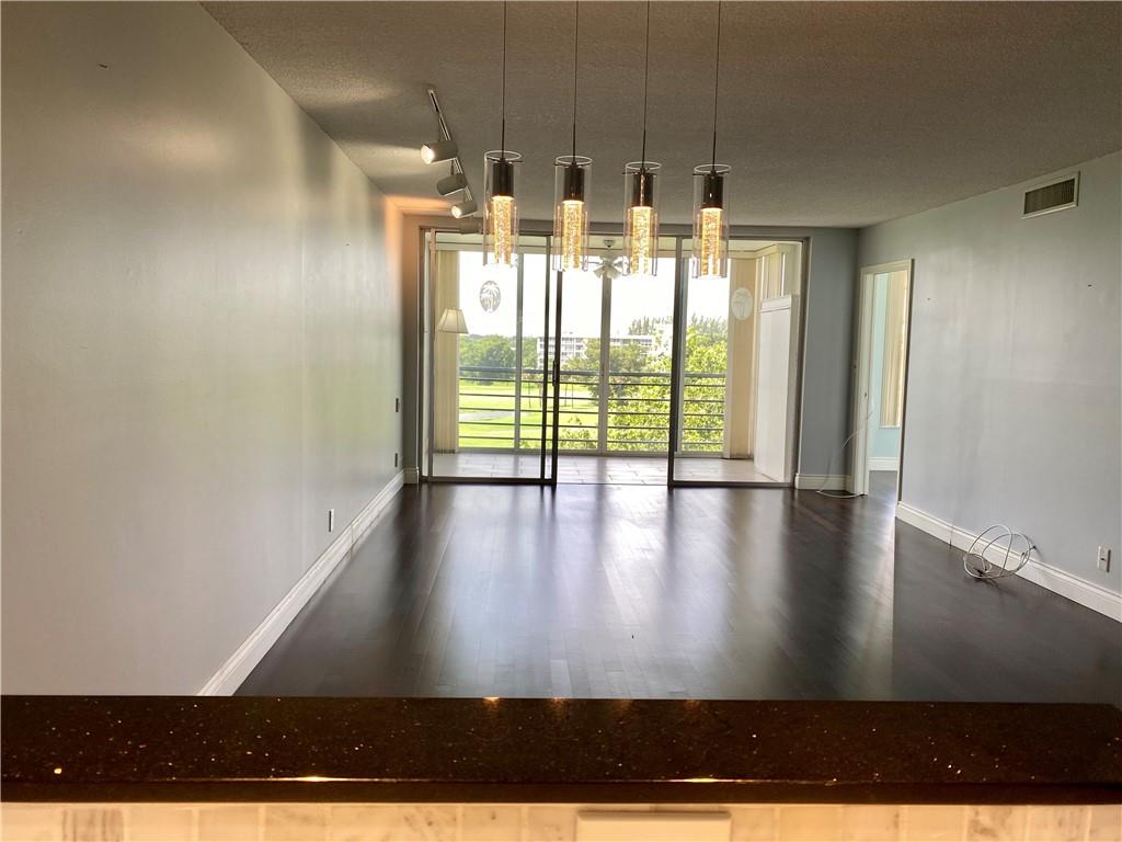 No 22 Palm-Aire Country C - Residential Lease