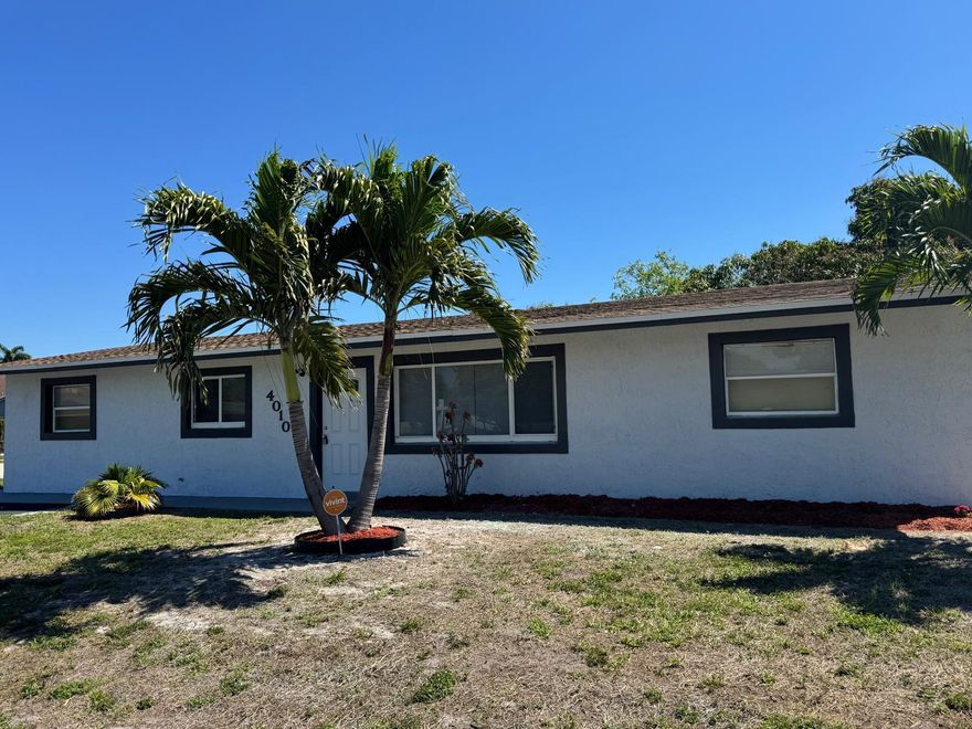 STUNNING 4 BEDROOM 3 BATH, WITH SEPARATE SUITE WITH KITCHEN AND ENTRANCE, IDEAL FOR RENTAL INCOME OR SEPARATE IN-LAW SUITE | SITS ON LARGE CORNER LOT IN PRIVATE QUIET CUL- DE-SAC | HAS 2019 ROOF & AC IS 2019 | EUROPEAN DESIGNER STYLE KITCHEN | DESIGNER STYLE BATHROOMS | LAMINATE VINYL FLOORING THROUGHOUT | LARGE FENCED BACK YARD| OVERSIZED LOT | PRIME LOCATION WITH NO HOA | NEAR MAJOR ROADWAYS, DINING AND LIVELY ENTERTAINMENT..
