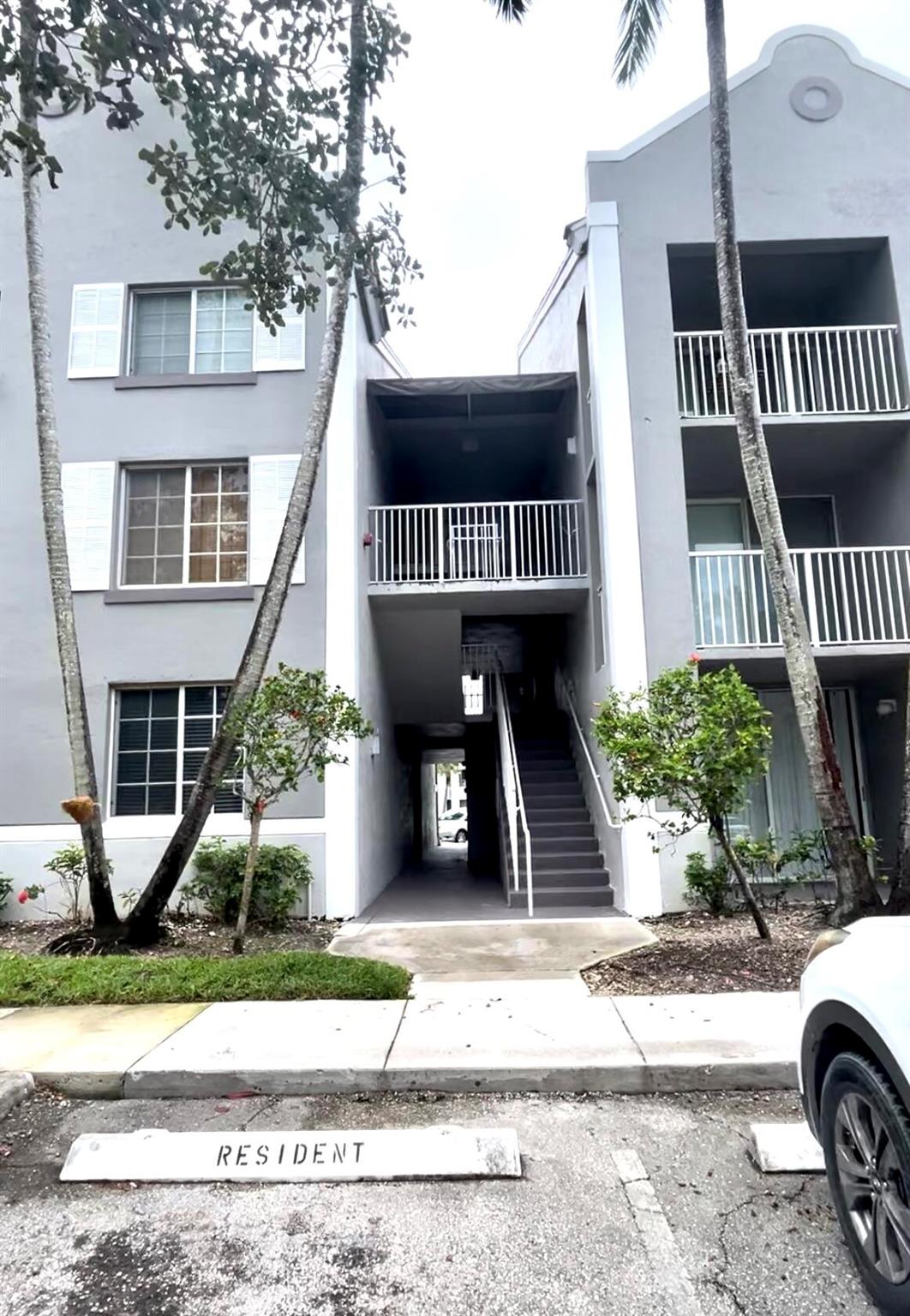 This beautifully updated condo is located in the heart of Pembroke Pines. Freshly painted in white throughout, it features a brand-new kitchen with modern cabinets and appliances, complemented by beautiful flooring and high baseboards. The spacious bedrooms include a master suite with a walk-in closet. Enjoy the convenience of an in-unit washer and dryer. Situated with easy access to I-75, this home is close to great schools, restaurants, and shopping centers. Don't miss this opportunity--schedule a showing now and make this your NEW HOME!