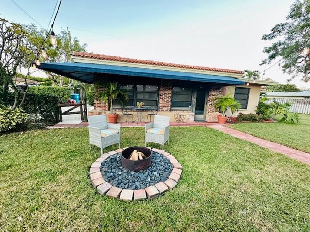 Photo of 815 South Road, Boynton Beach, FL 33435 (MLS # R11136608)