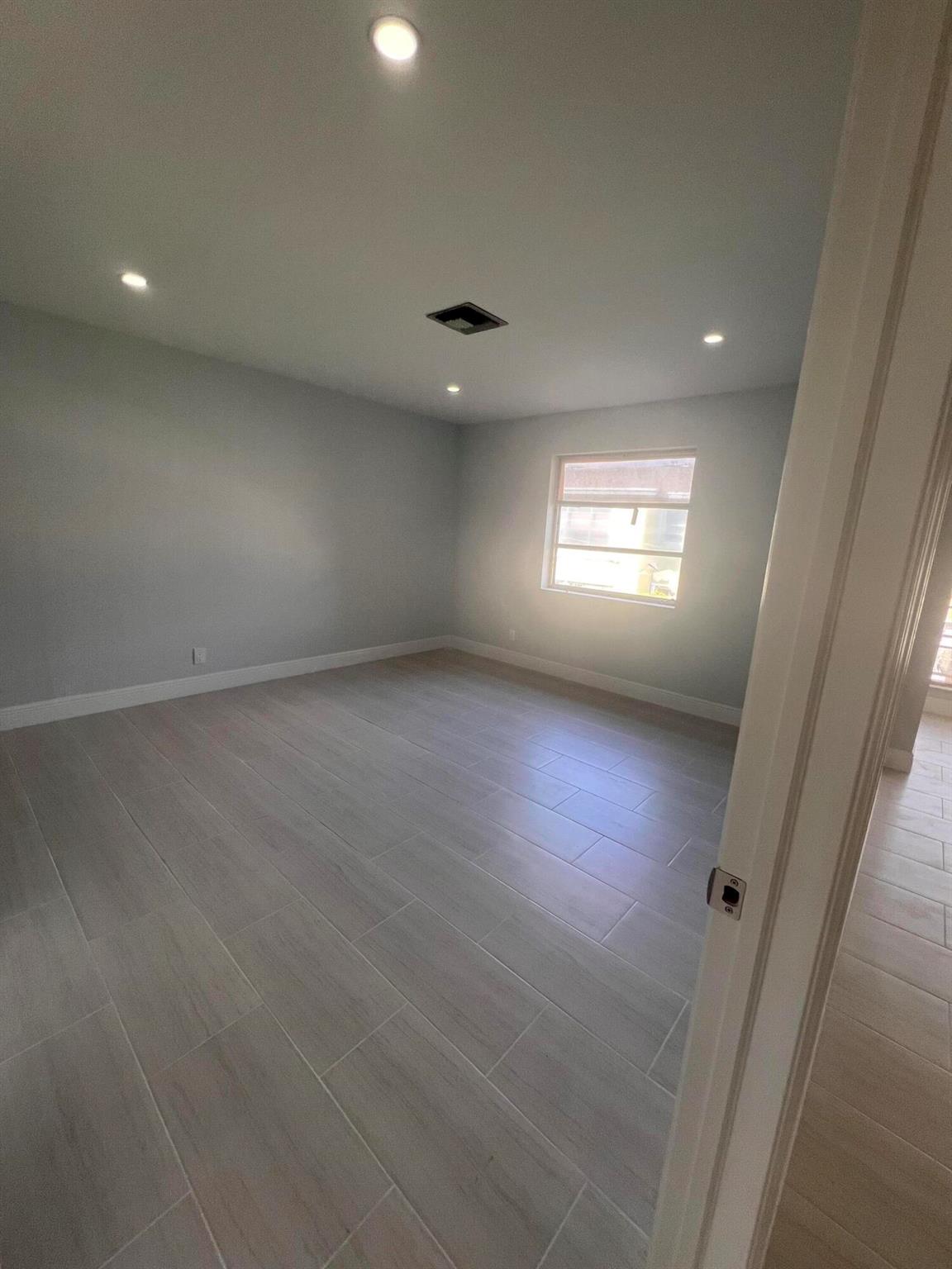 PINES OF DELRAY CONDO - Residential Lease