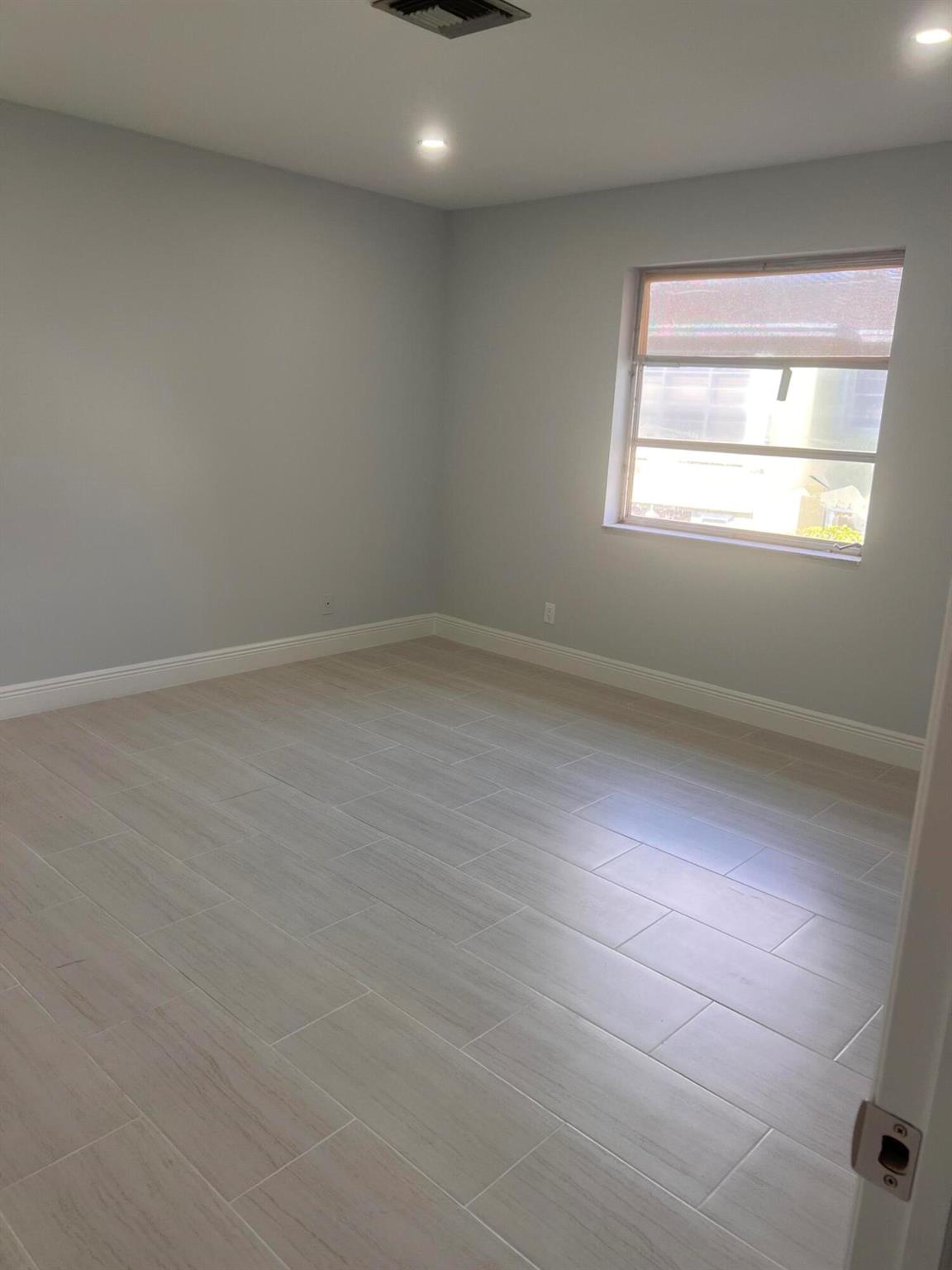 PINES OF DELRAY CONDO - Residential Lease