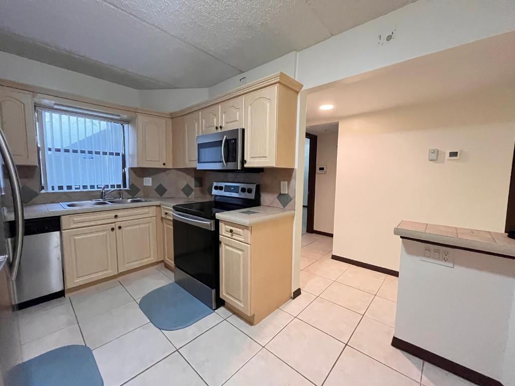 Lake Shore Heights Condo - Residential