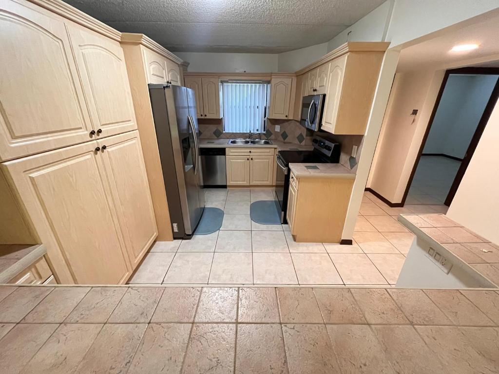 Lake Shore Heights Condo - Residential