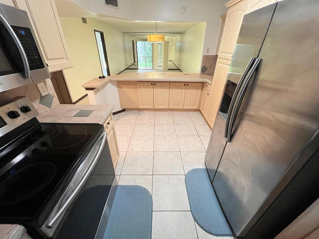 Lake Shore Heights Condo - Residential