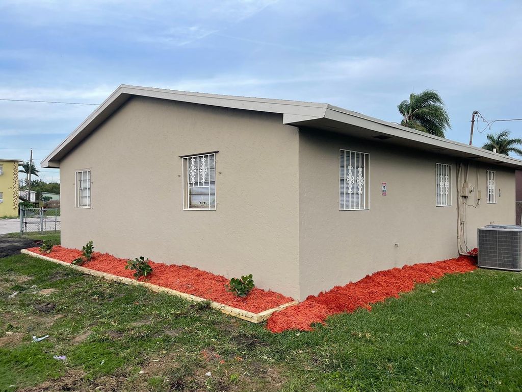 Photo of 430 N Cocoanut Road, Pahokee, FL 33476 (MLS # F10405830)