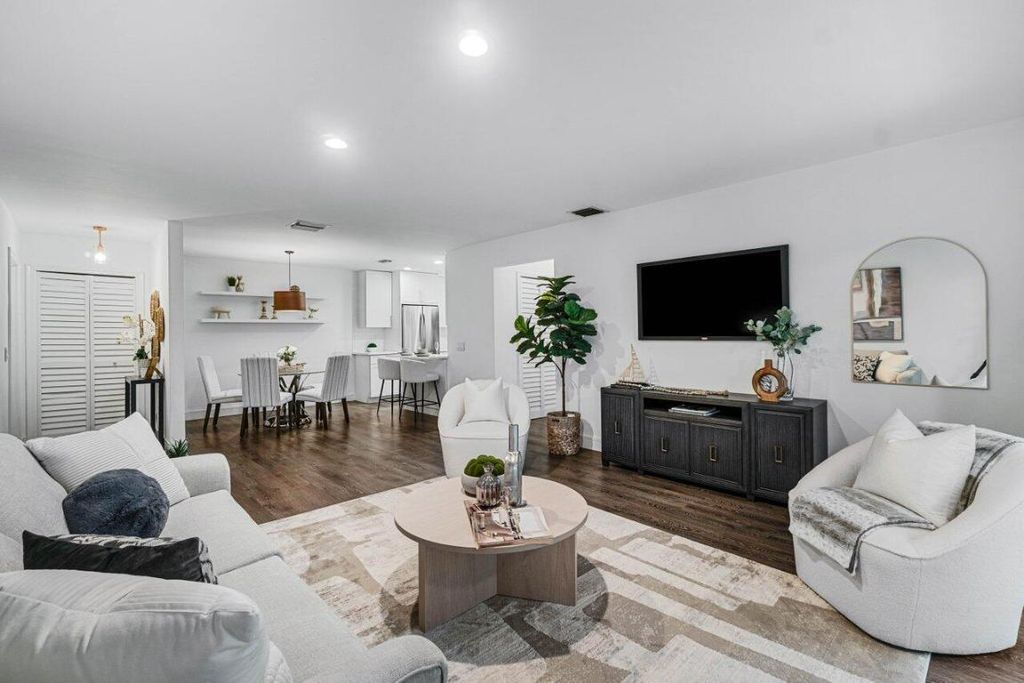 Photo of 301 Venetian Drive #14, Delray Beach, FL 33483 (MLS # R11059276)