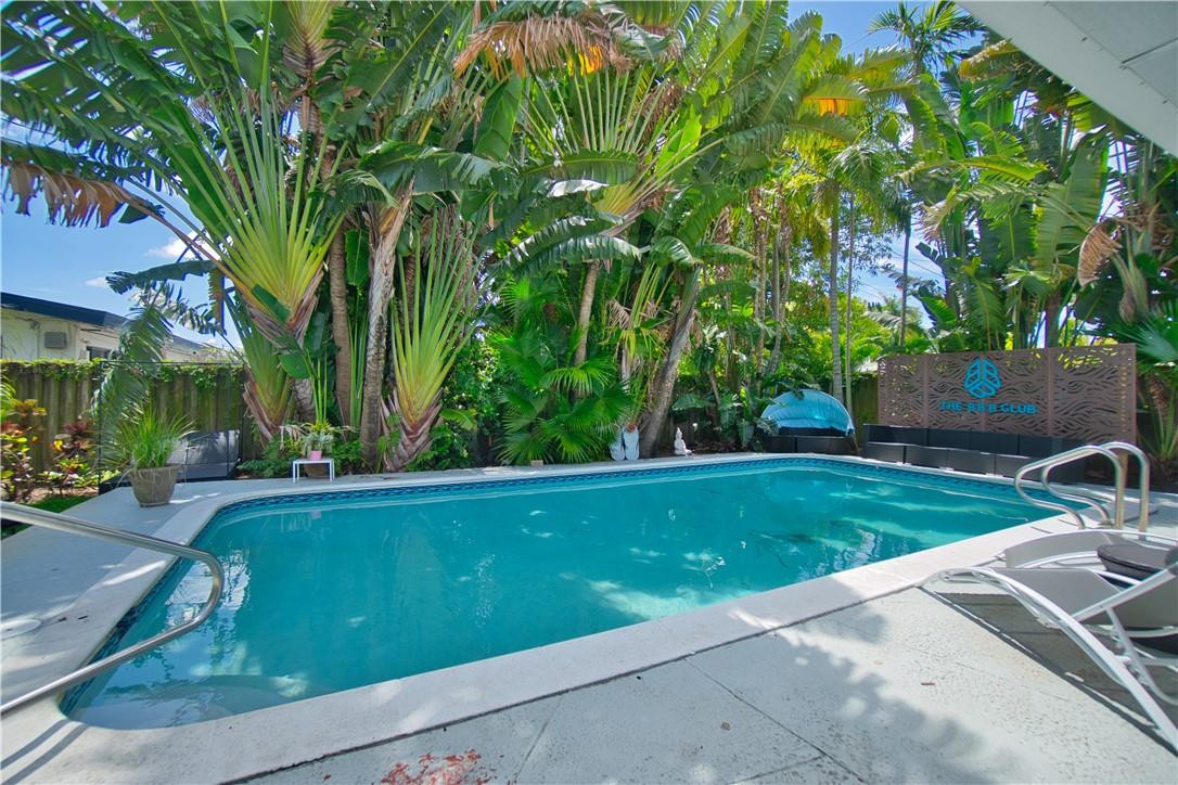 POINSETTA PARK - Residential