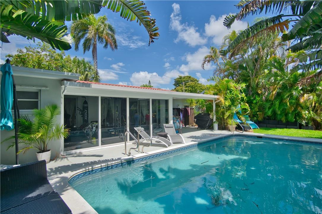 POINSETTA PARK - Residential